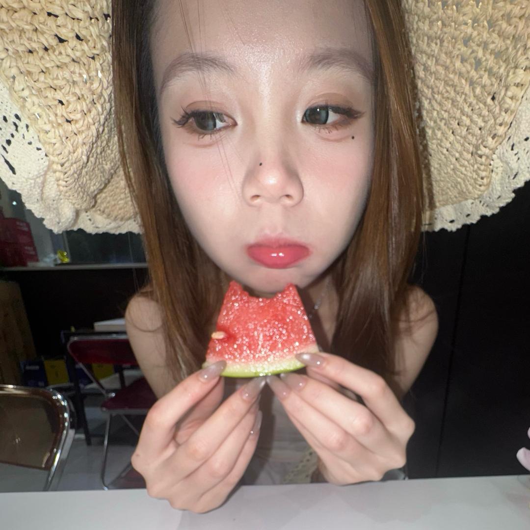 老公站街我数钱