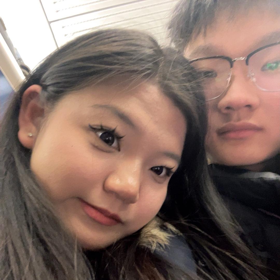 燕子飞飞（06夫妻地摊）