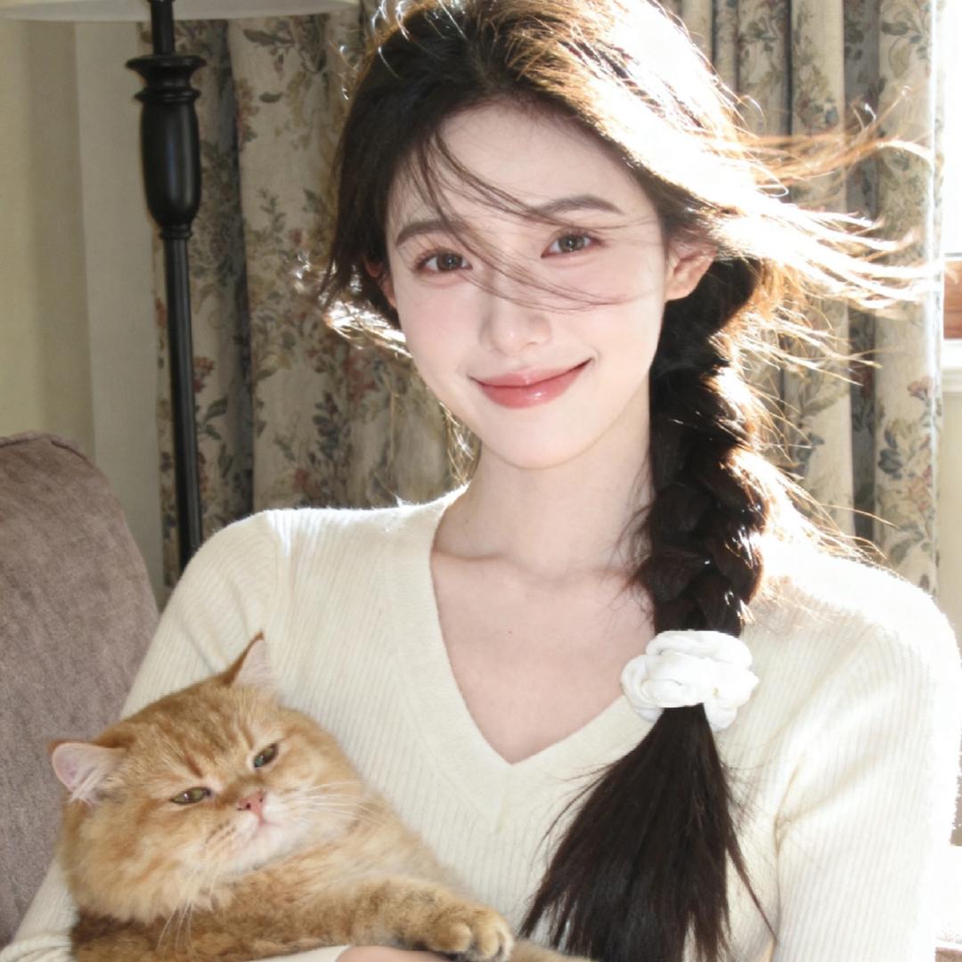 金猪猪˚‧* ♡̷