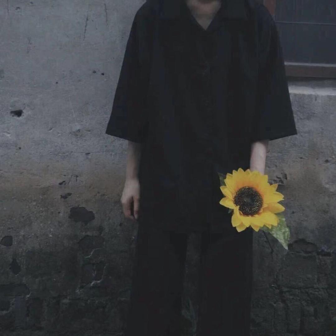 薛大兵-戟创电竞桌坤坤