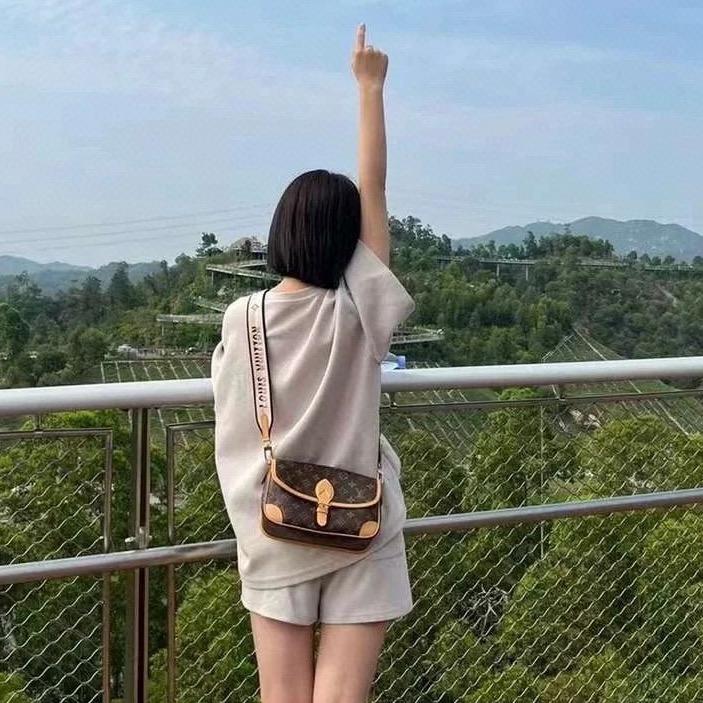 潮奢仓库叶子