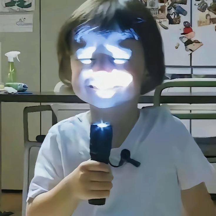 王嘚嘚.