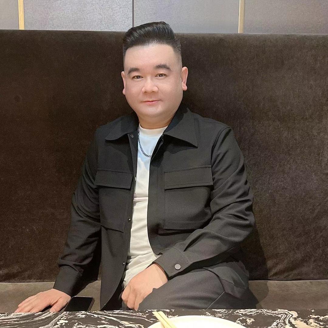 尚沅素男装店