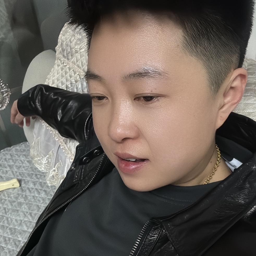 户外探险小男