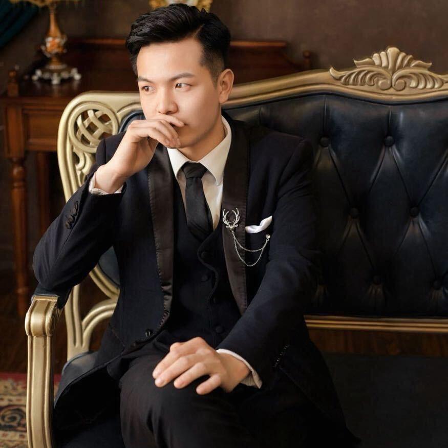 坐抛八米一的男人