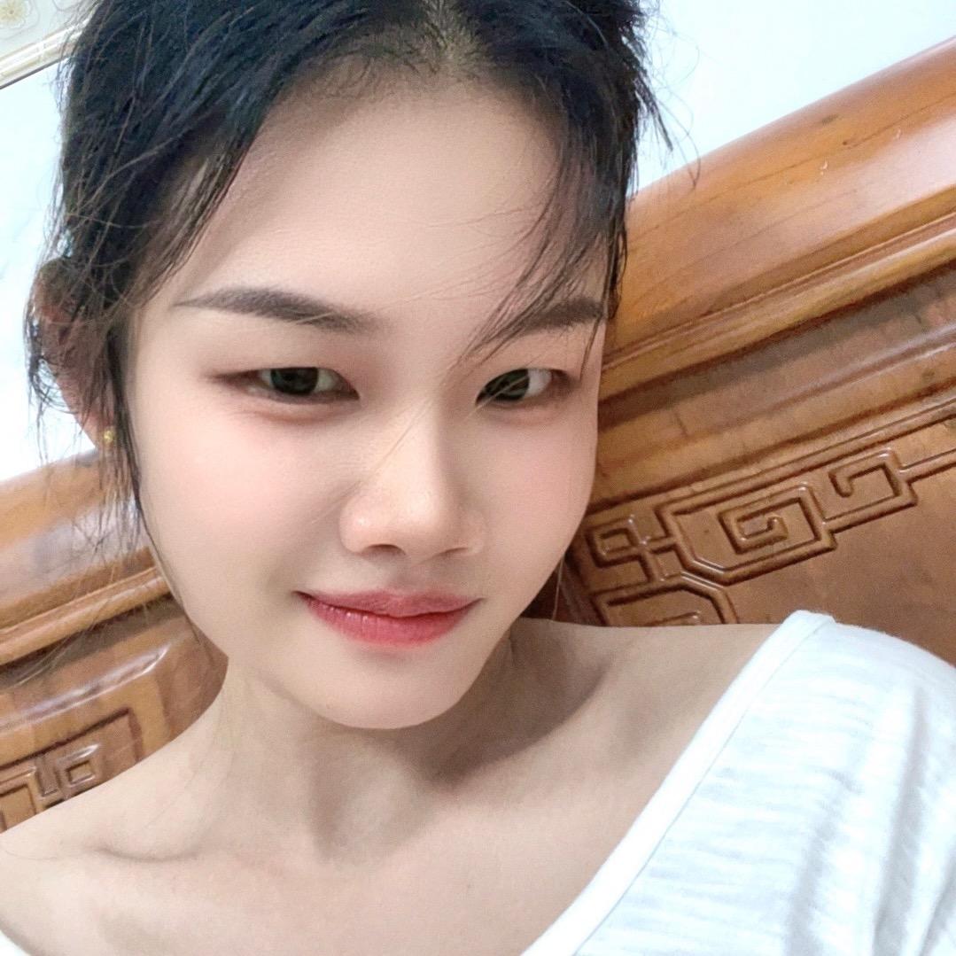 阿英。
