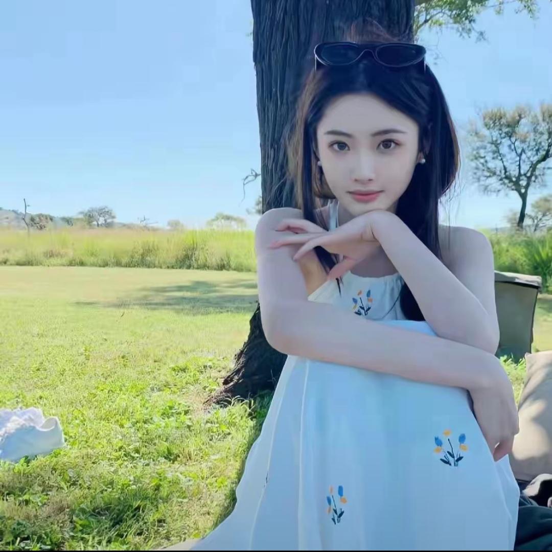 腼腆小美