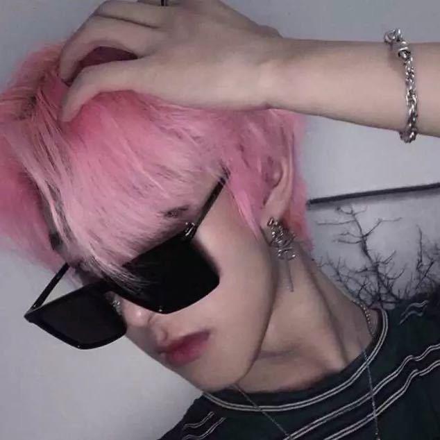 酒吧男模