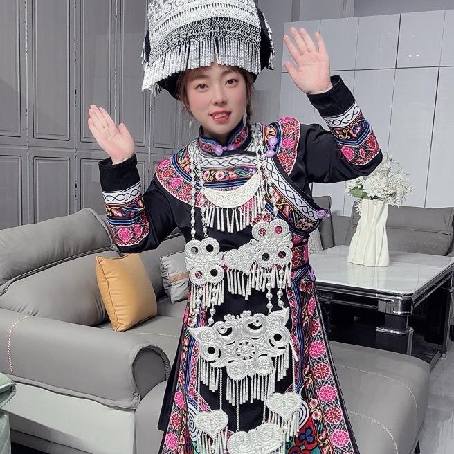 珠市金索玛彝服饰琴琴