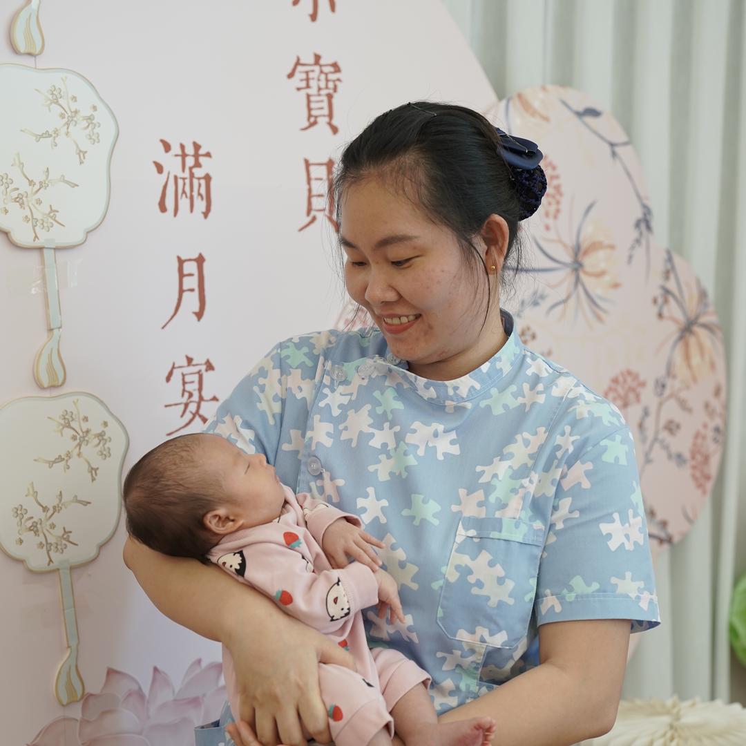 小雪高级母婴护理师