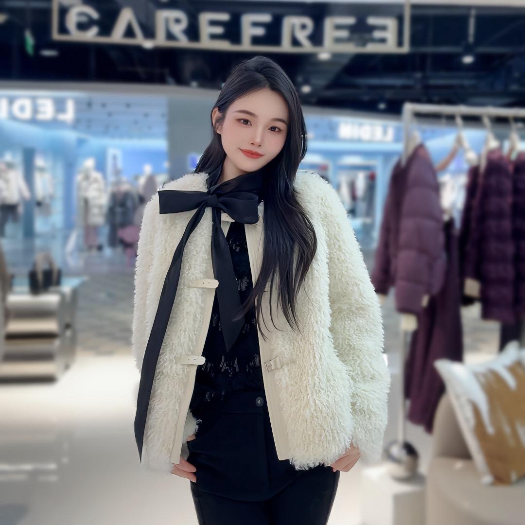 Miss芮 | 试衣官秋秋