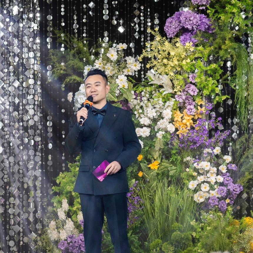 主持人亚明