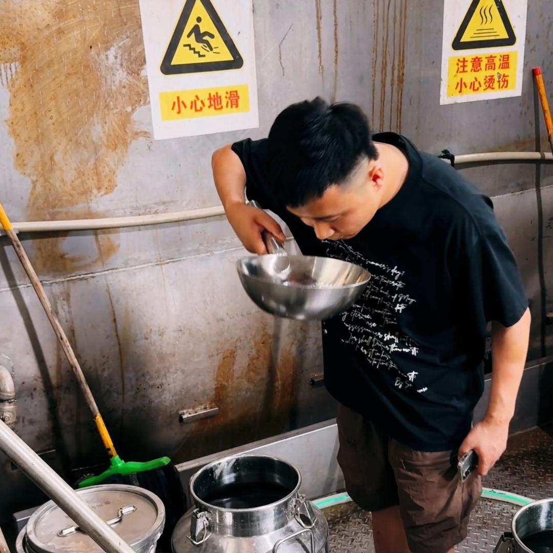 四哥爱酱酒-酱酒贴牌定制-茅台镇酒厂
