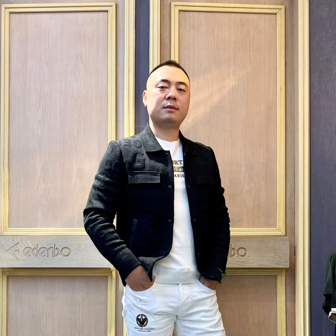 罗领