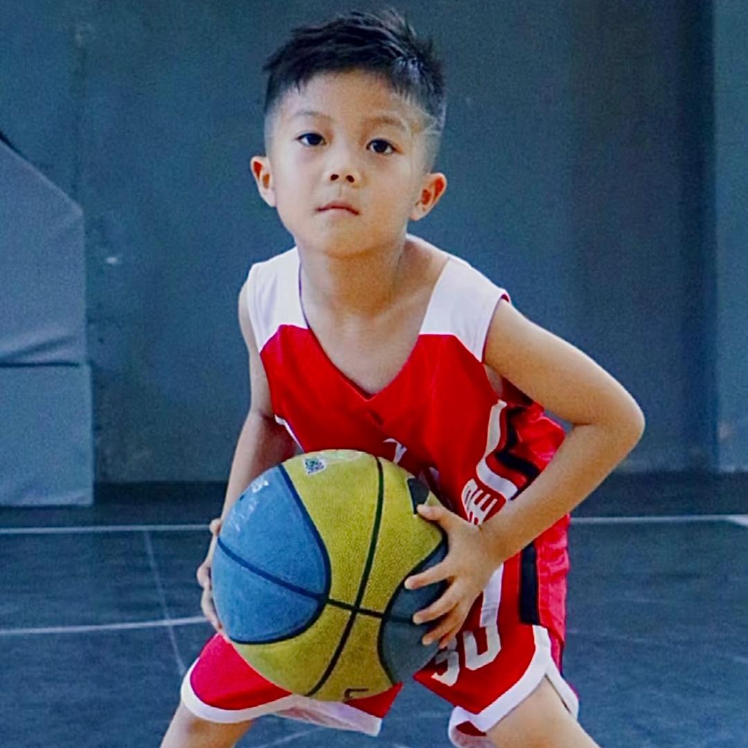 一只小谦谦🏀