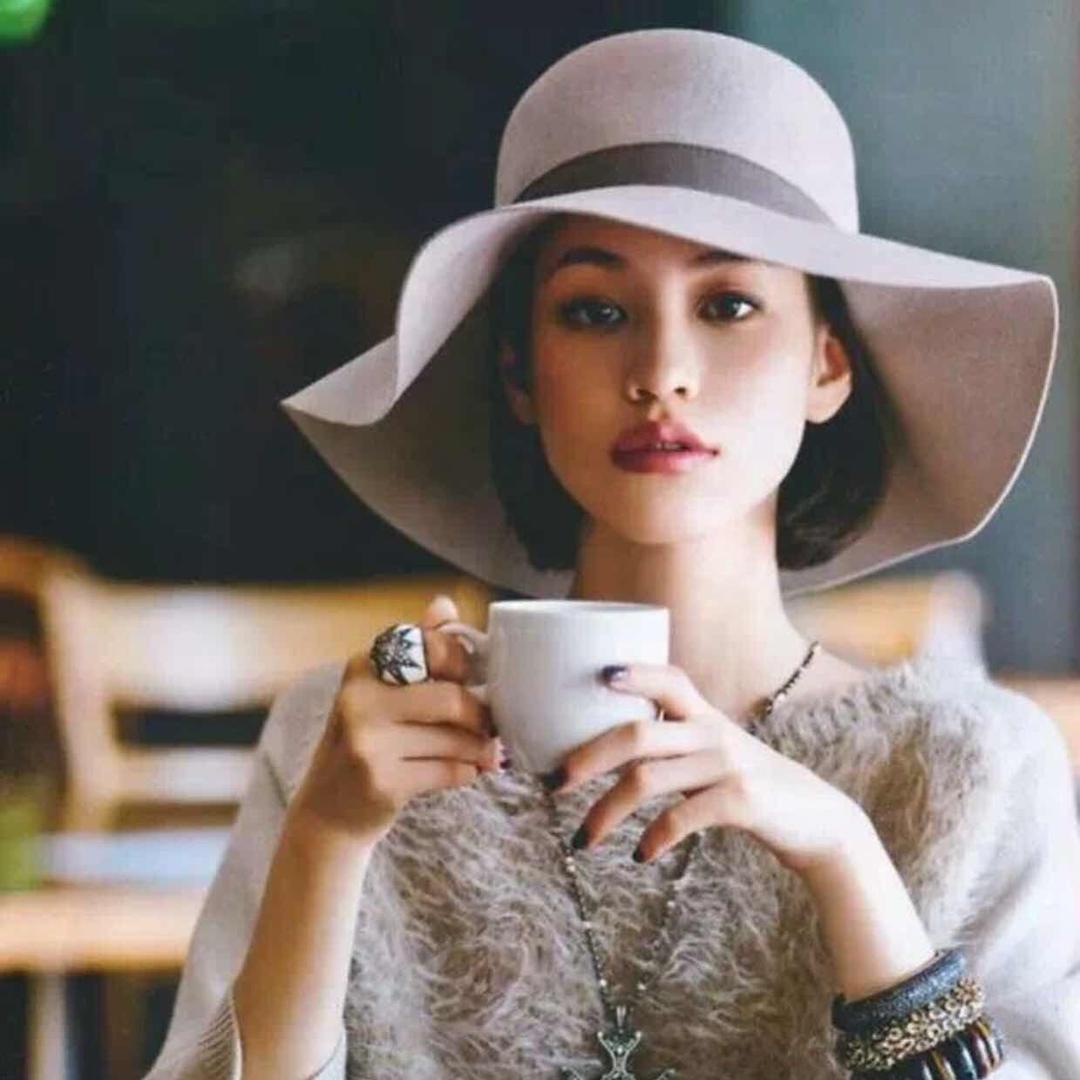 久悦仙子 · 晓阅