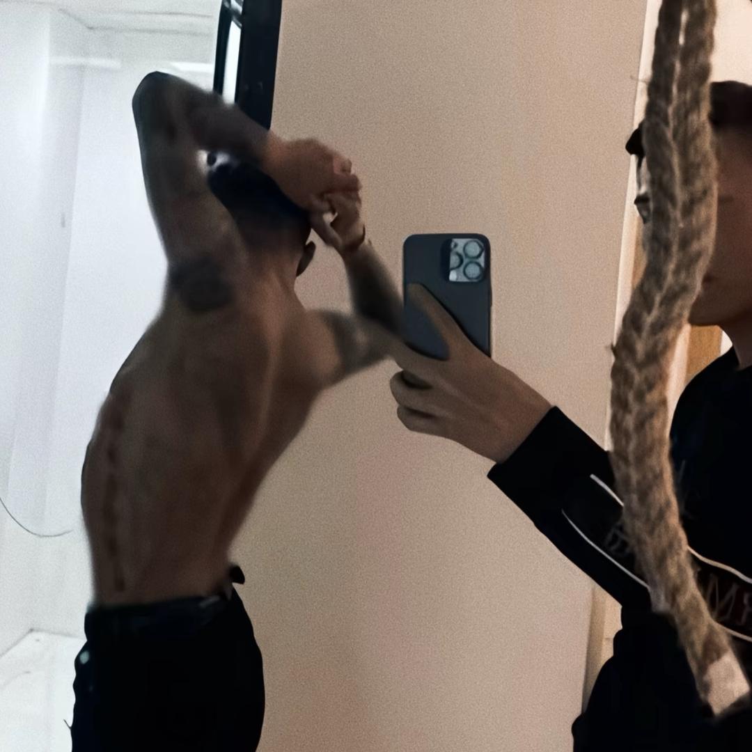 ￴￴   ￴ ￴ ￴￴￴