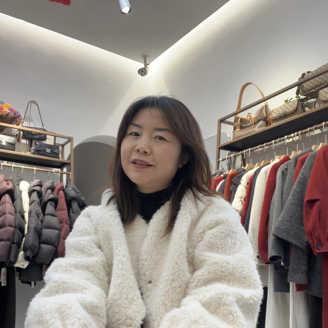 福琴：柏果千百惠女装