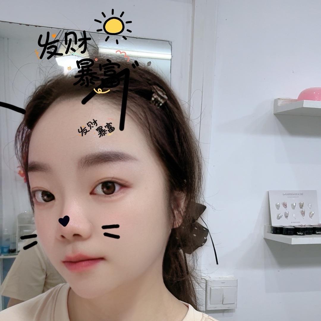 a 丑小鸭化妆 贝贝