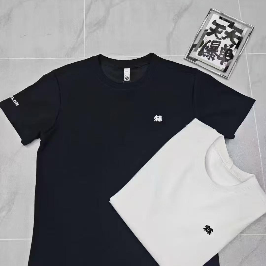 商城二楼后生装备男装