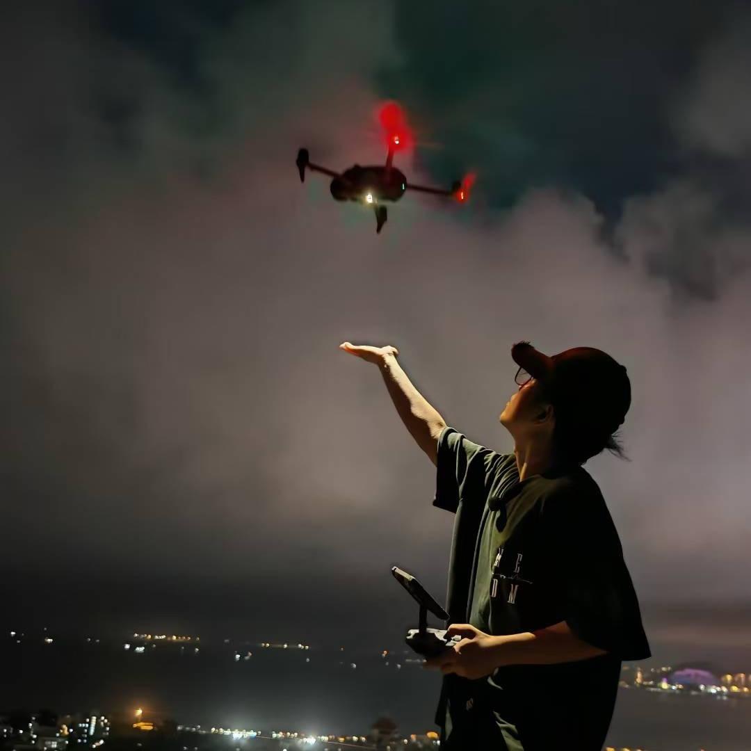 不会航拍的小洪