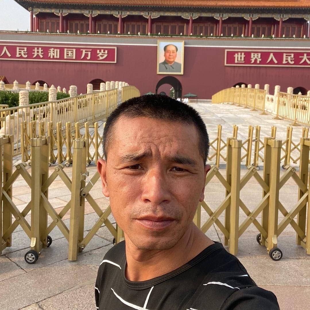 小周专业修理故障电动车摩托车，孤独寂寞。