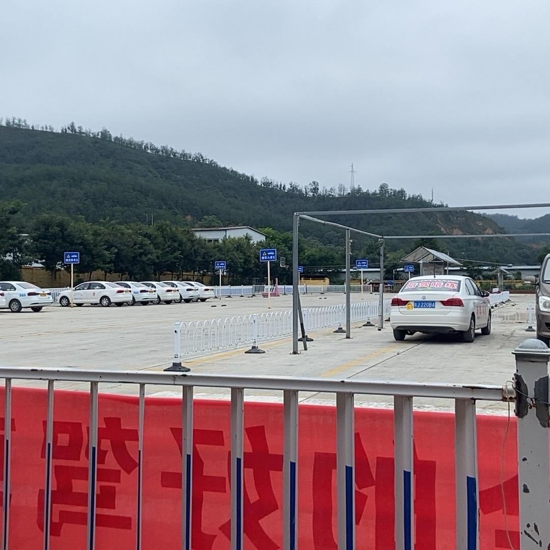 延安易驾驾校李教练