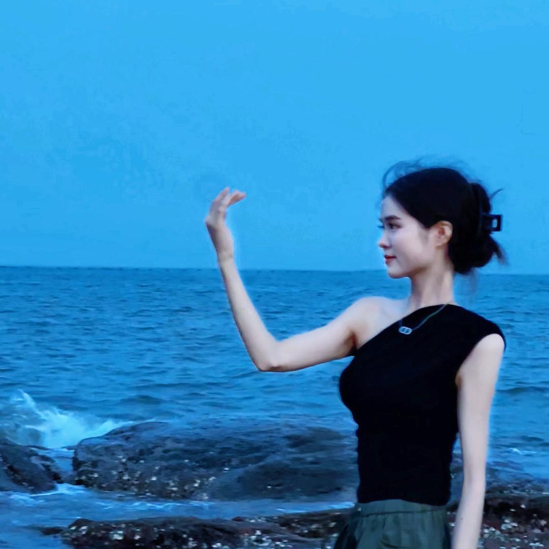 遆冰洁