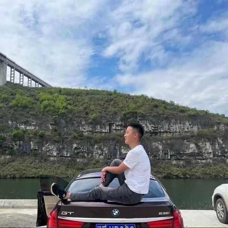 小胡的电车库