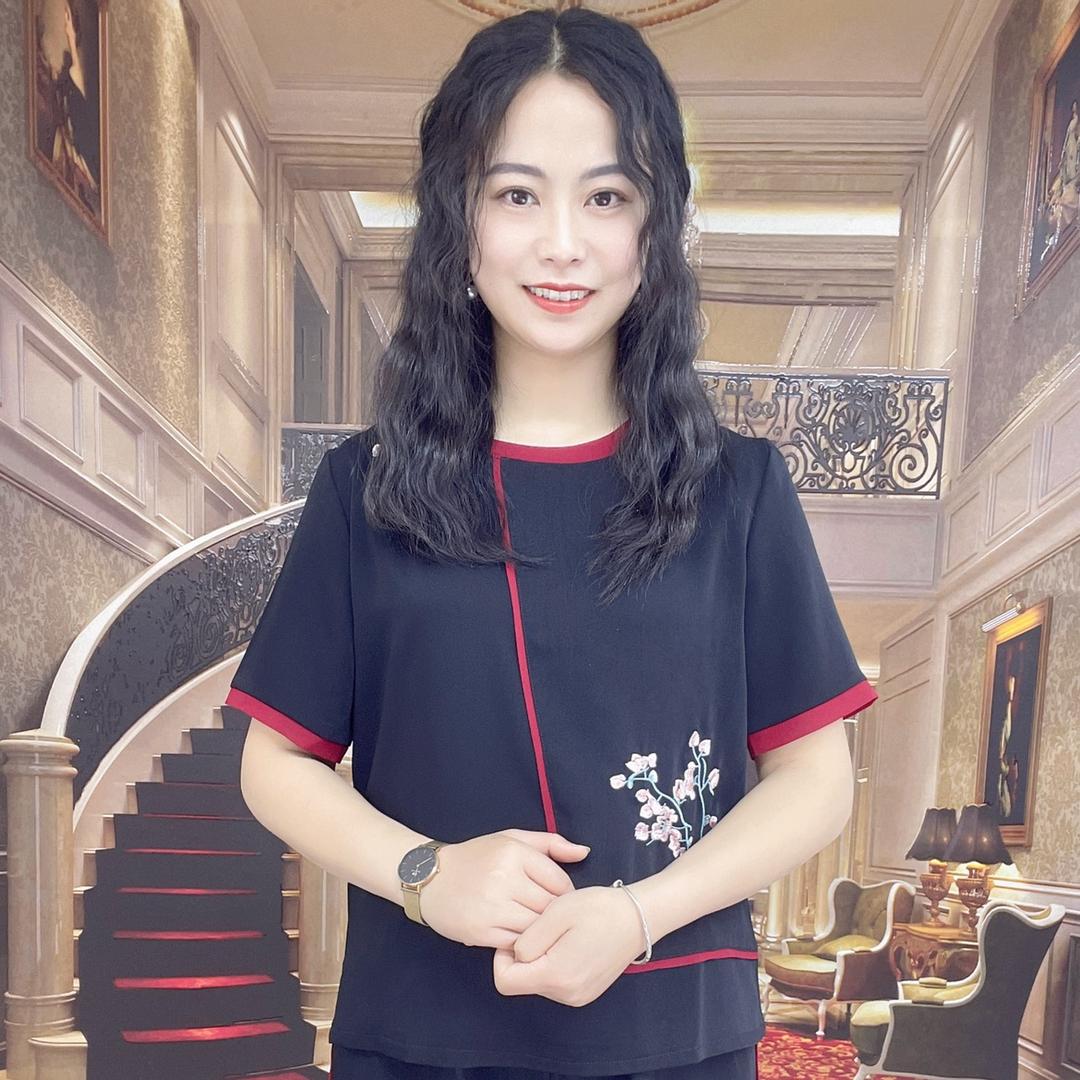 周夫人精品妈妈装服饰商行