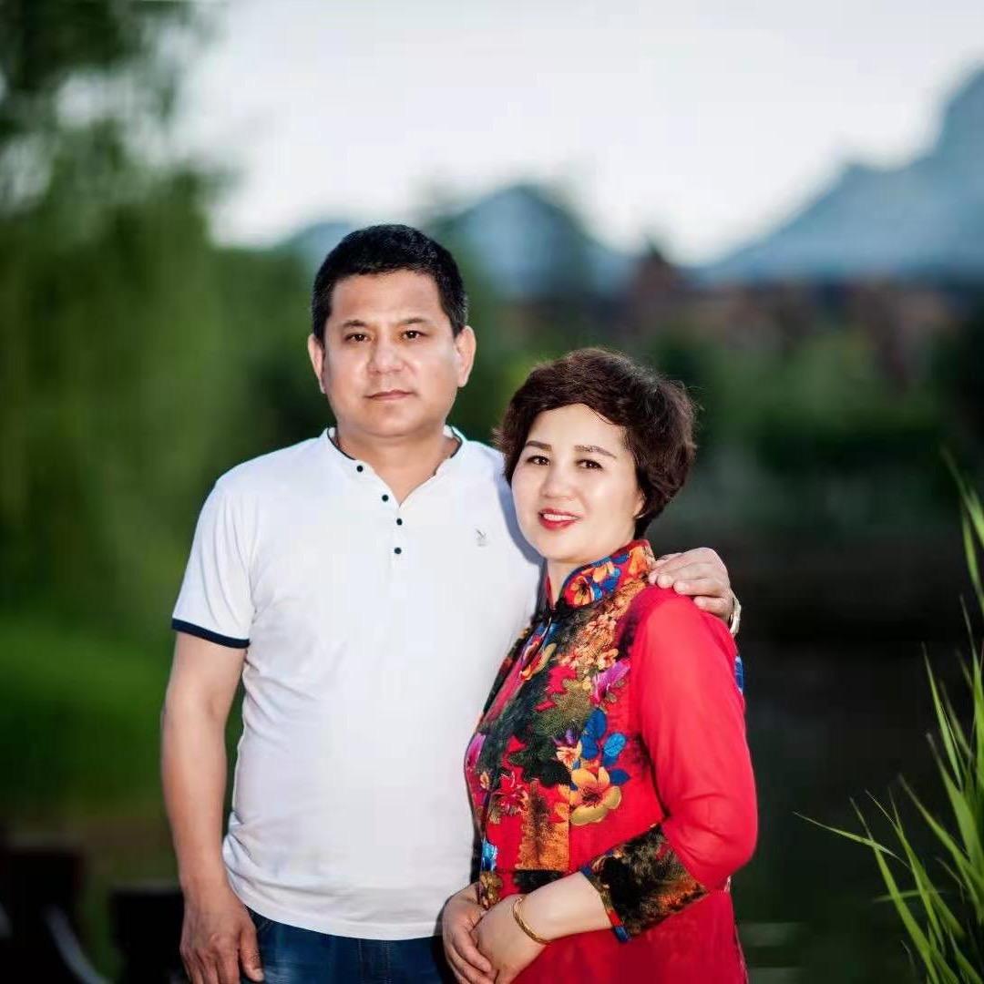回族夫妻自改床车去旅行