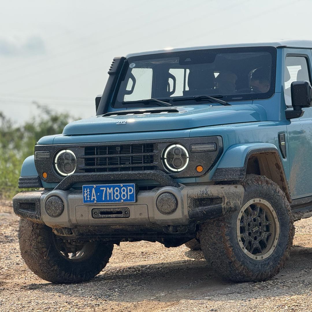 南宁 212越野车(三淼)