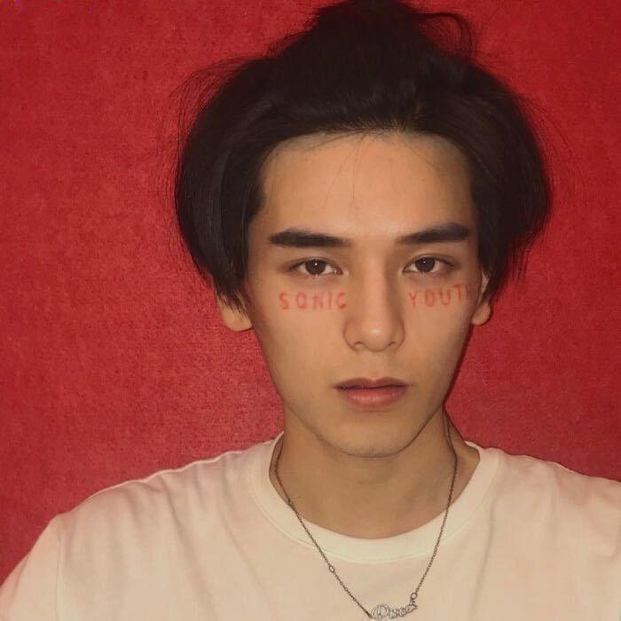李知恩.