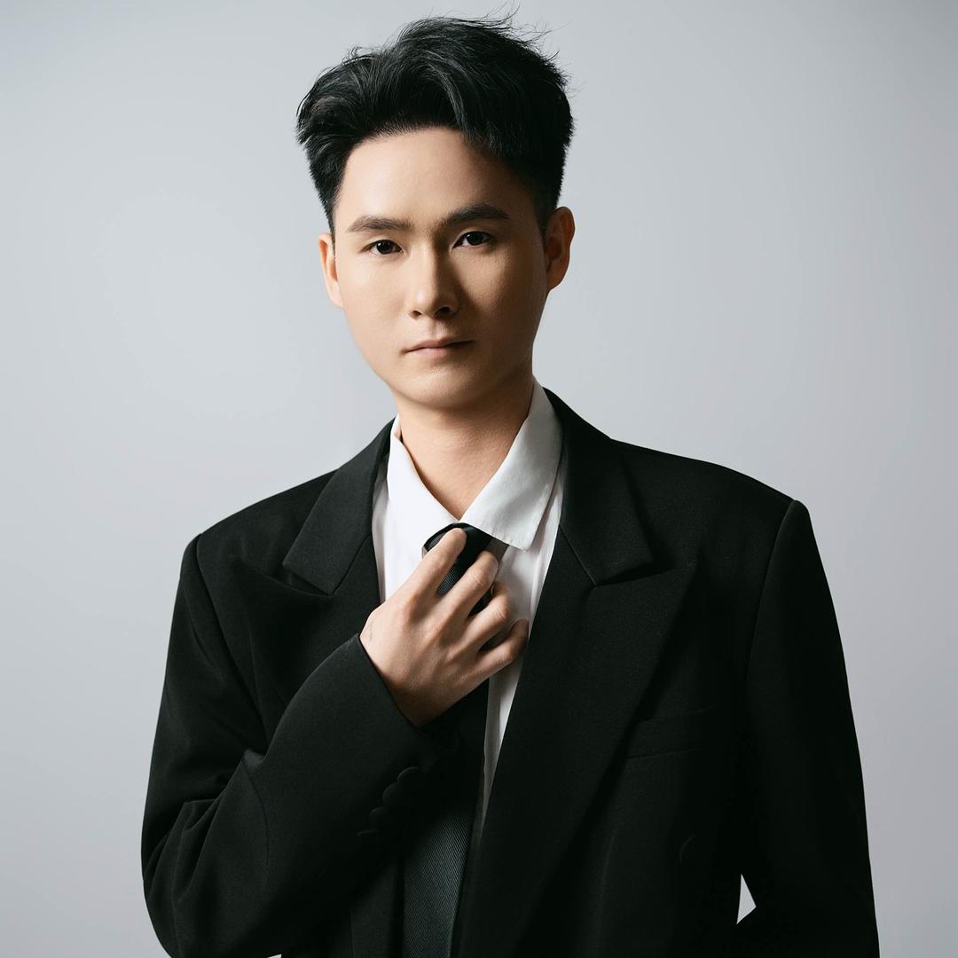 嗯
