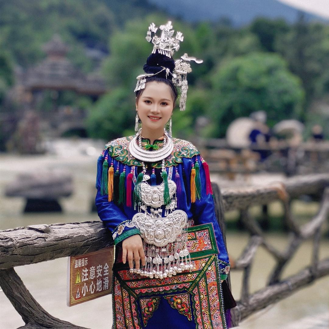 侗家婷儿