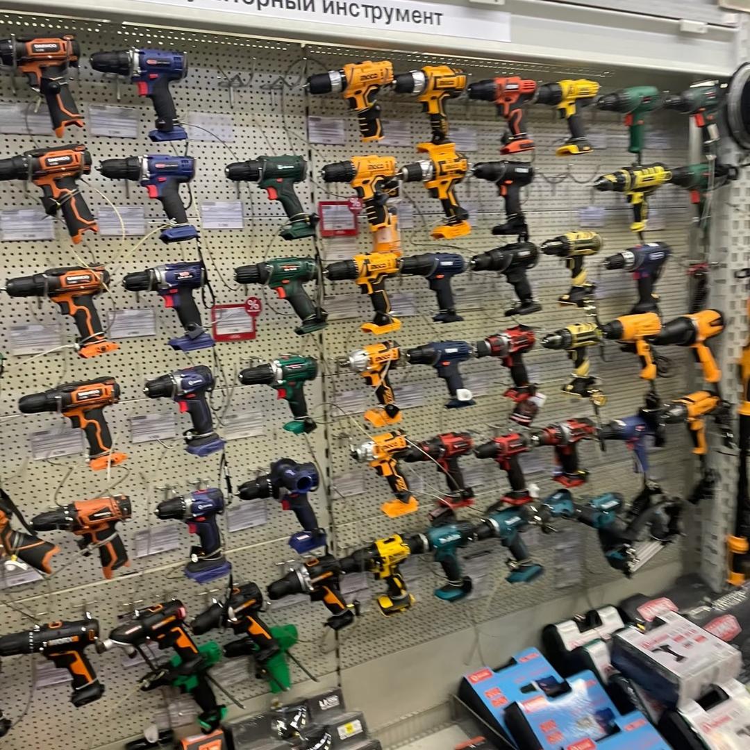 五金工具批发仓