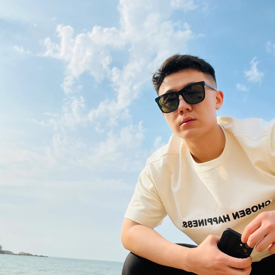 海平面下的月☕️