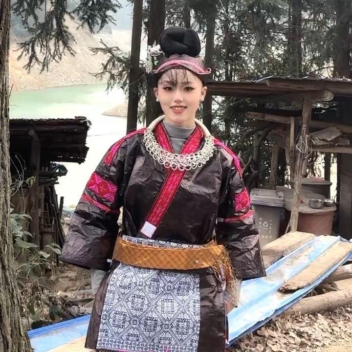 小丽在剑河.