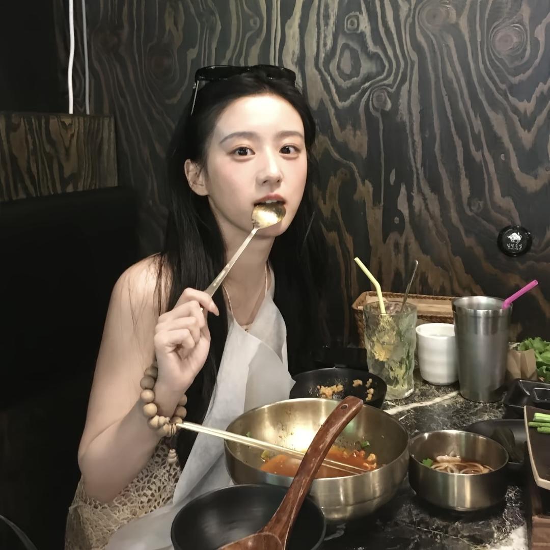 小H˙Ⱉ˙ฅ.