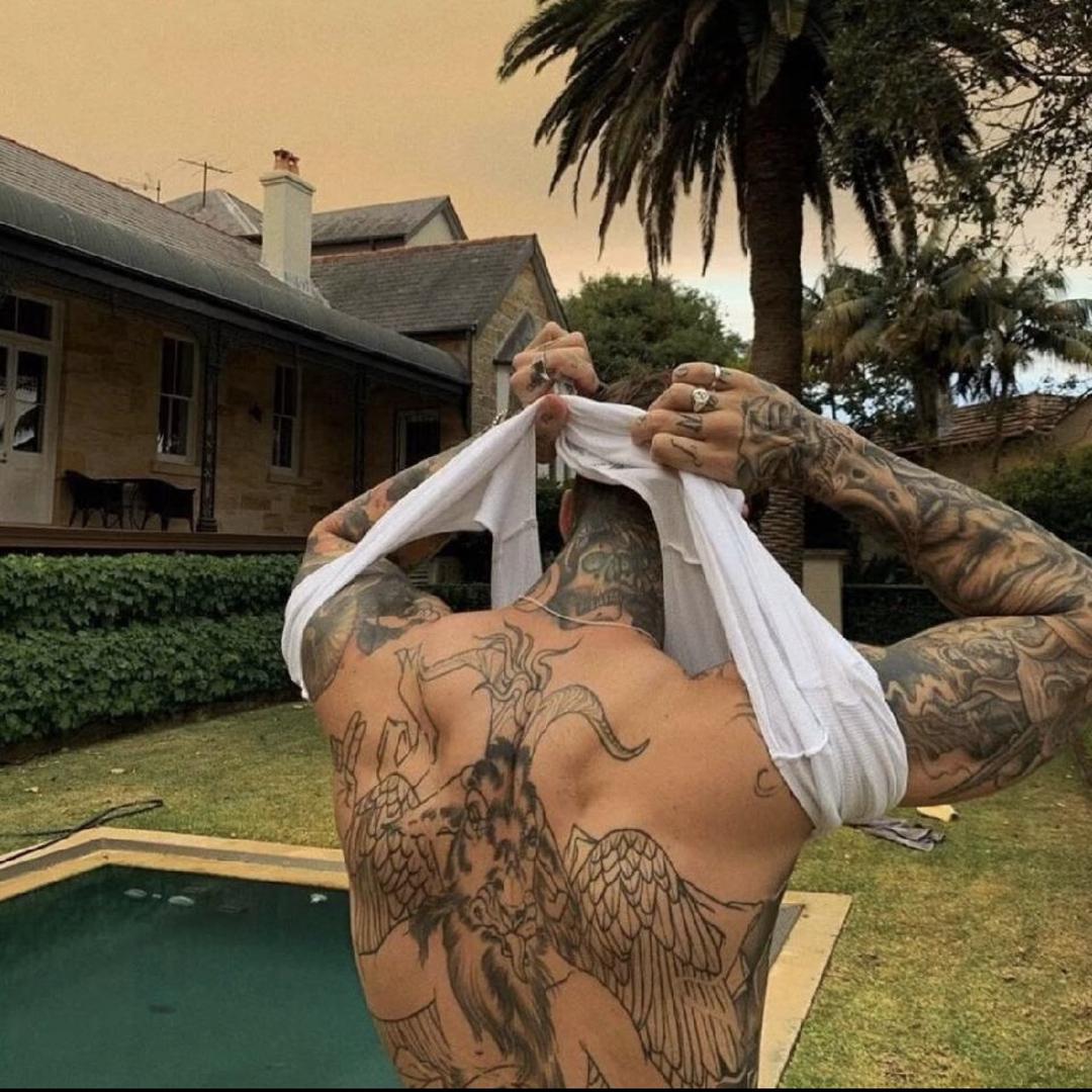 多一份拼搏点八个女模