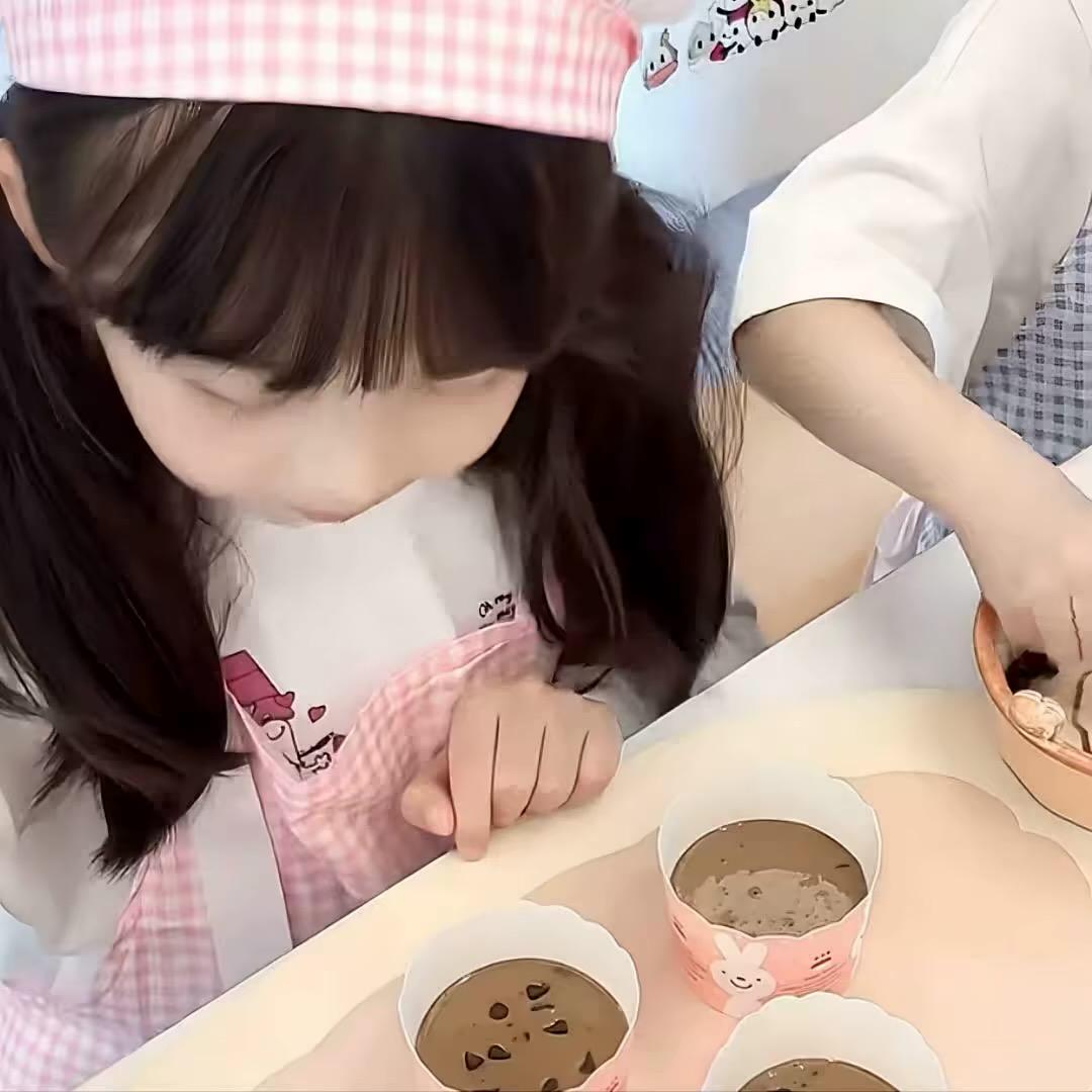 好想对你指指点点又害怕你嗦我手指头.