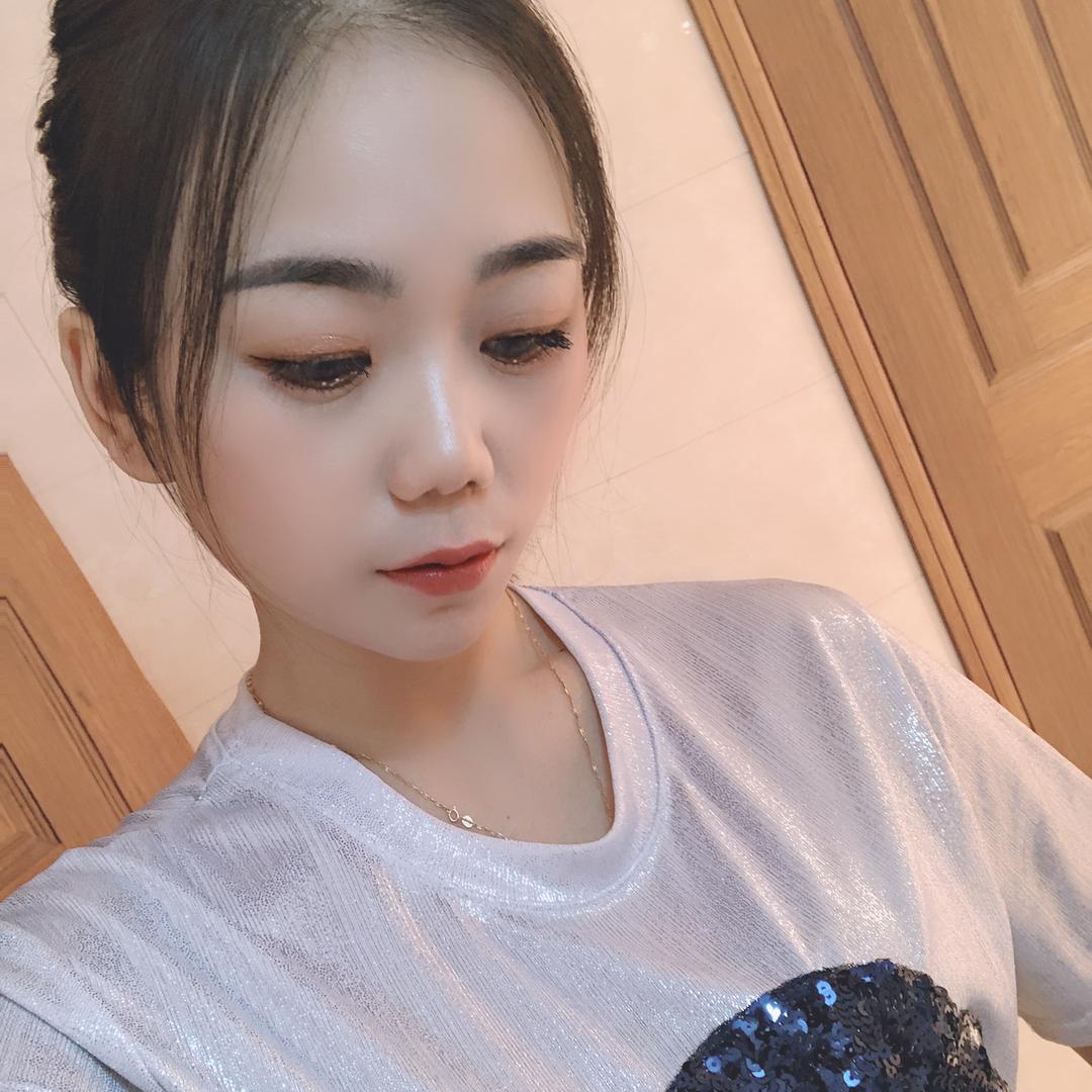 小淇呗尔服装店