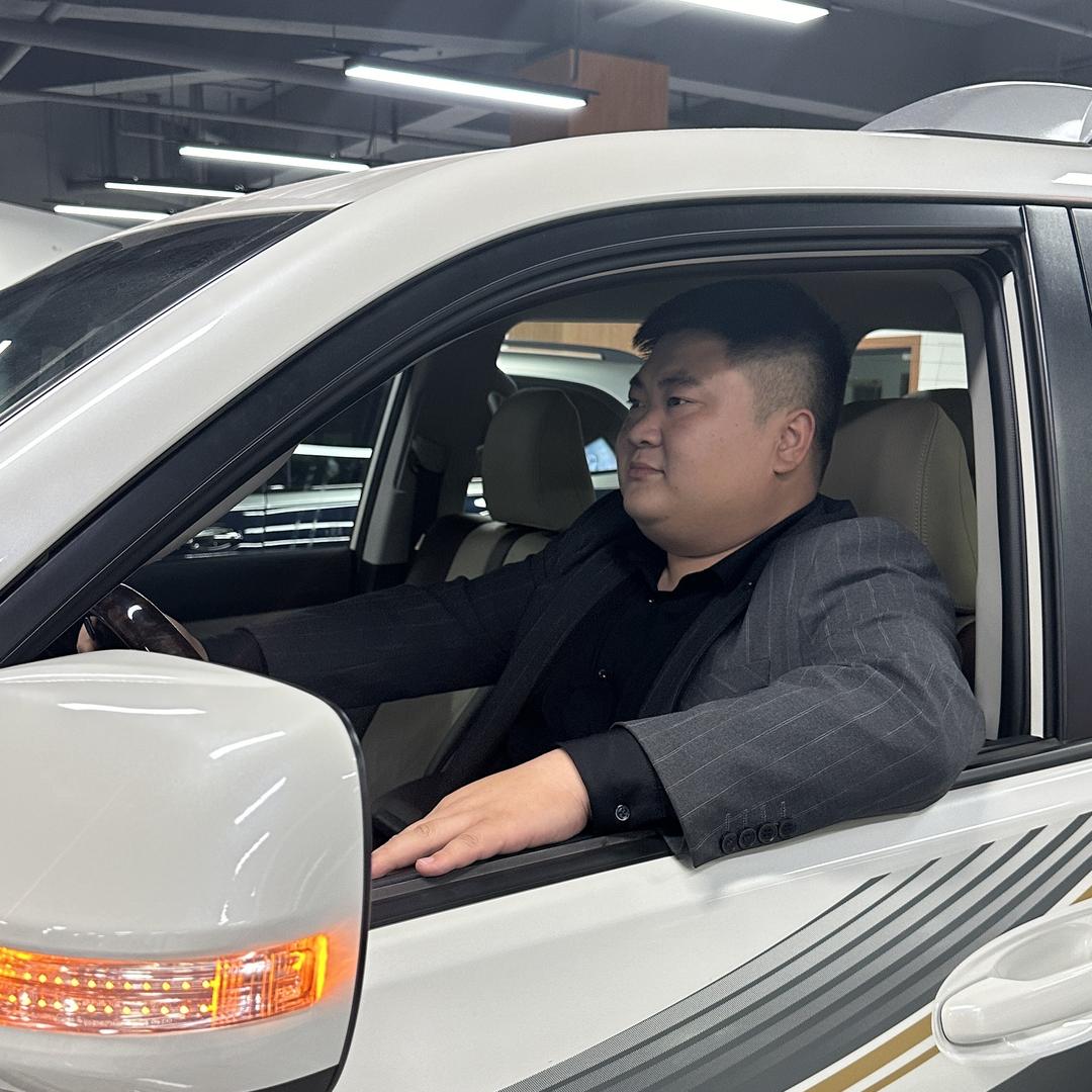 寰中（开霸道的谢老板）
