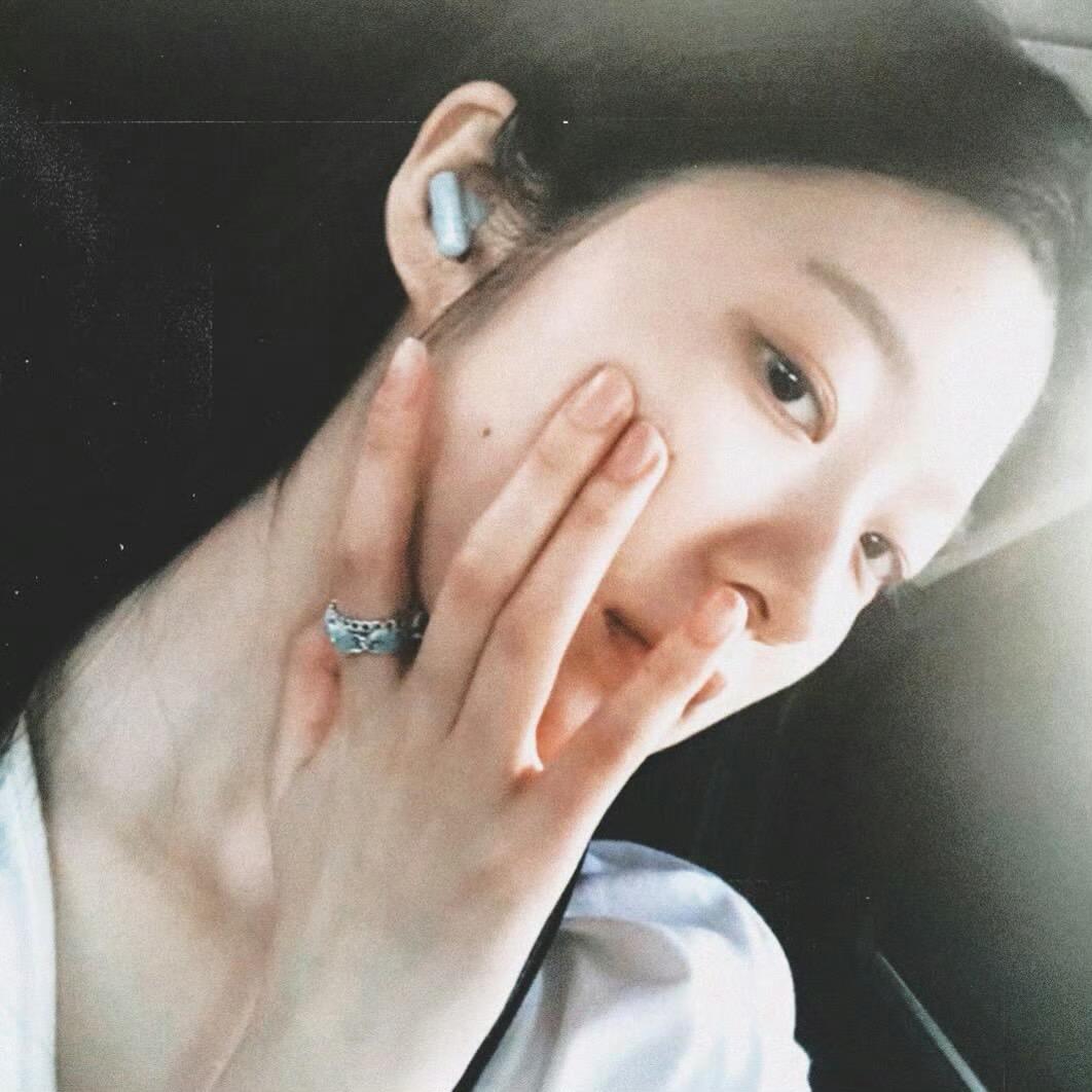 胡阿小小.