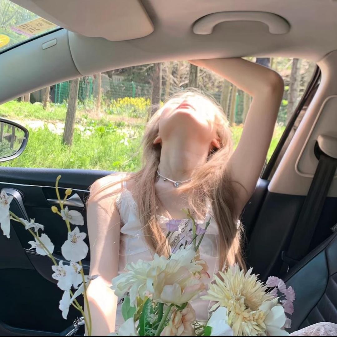 小妮不吃香菜.