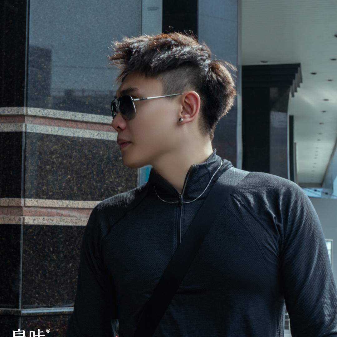做月子的男孩