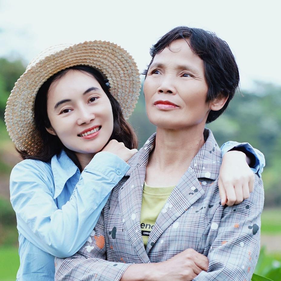 玉凤鸣的黄女士（广西母女）
