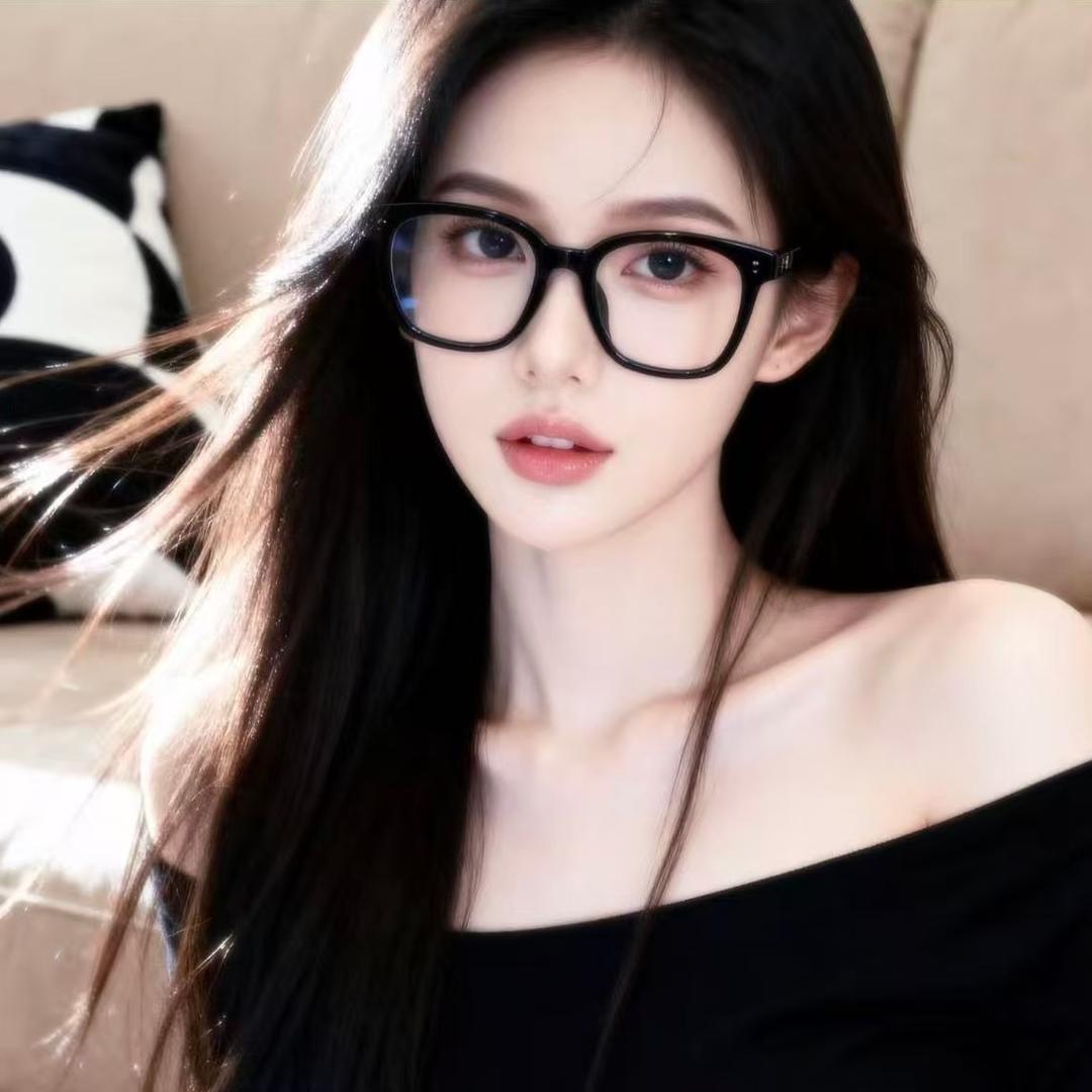 𝑯𝒐𝒍𝒍𝒐𝒘.