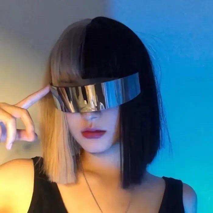 小柒．