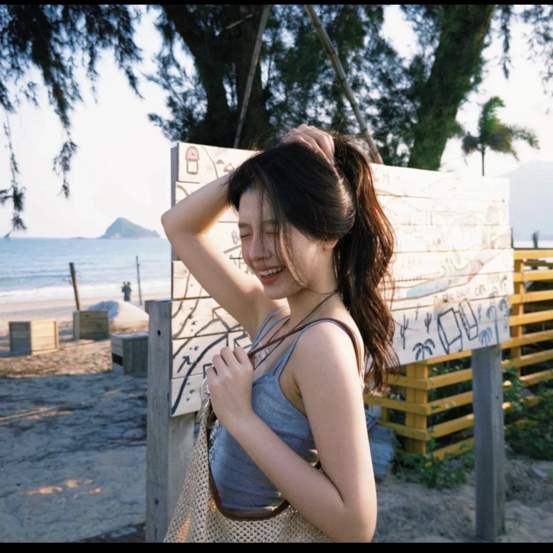 爱吃香菜.